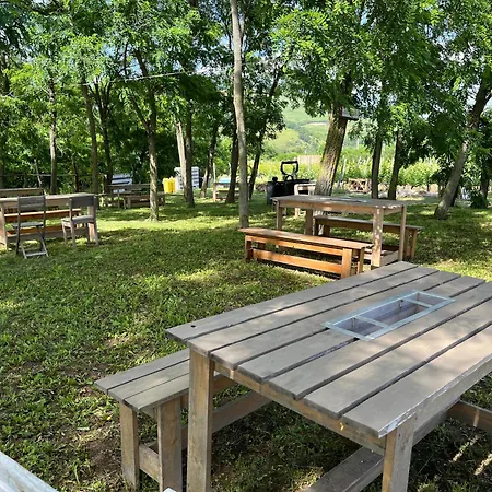 Csernus Doki Bor-grillterasza Es Bungalloi 4* Эгер