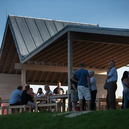 Gæstehus Csernus Doki Bor-grillterasza Es Bungalloi Eger